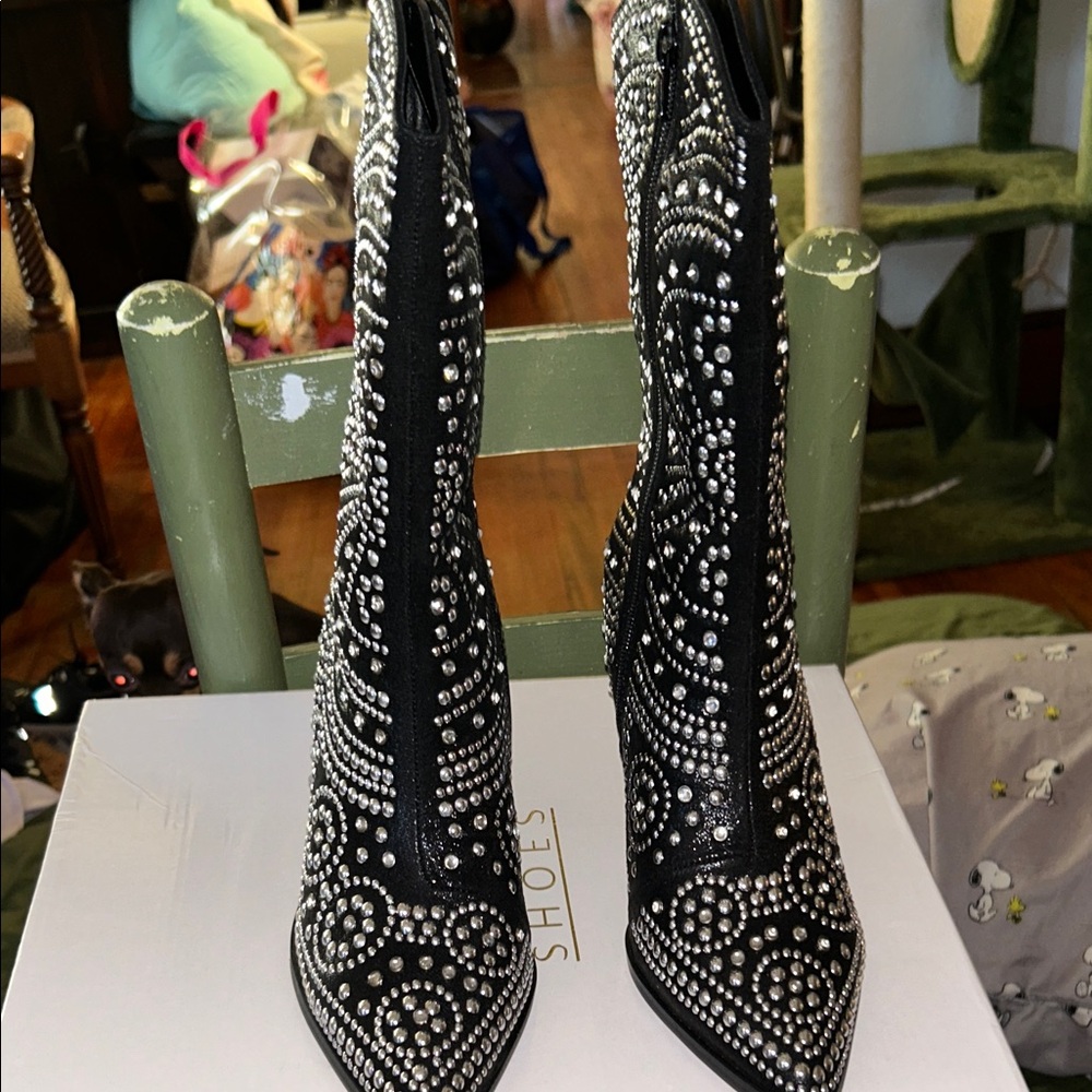 Mata Shoes Black and Silver Studded Heeled Boots